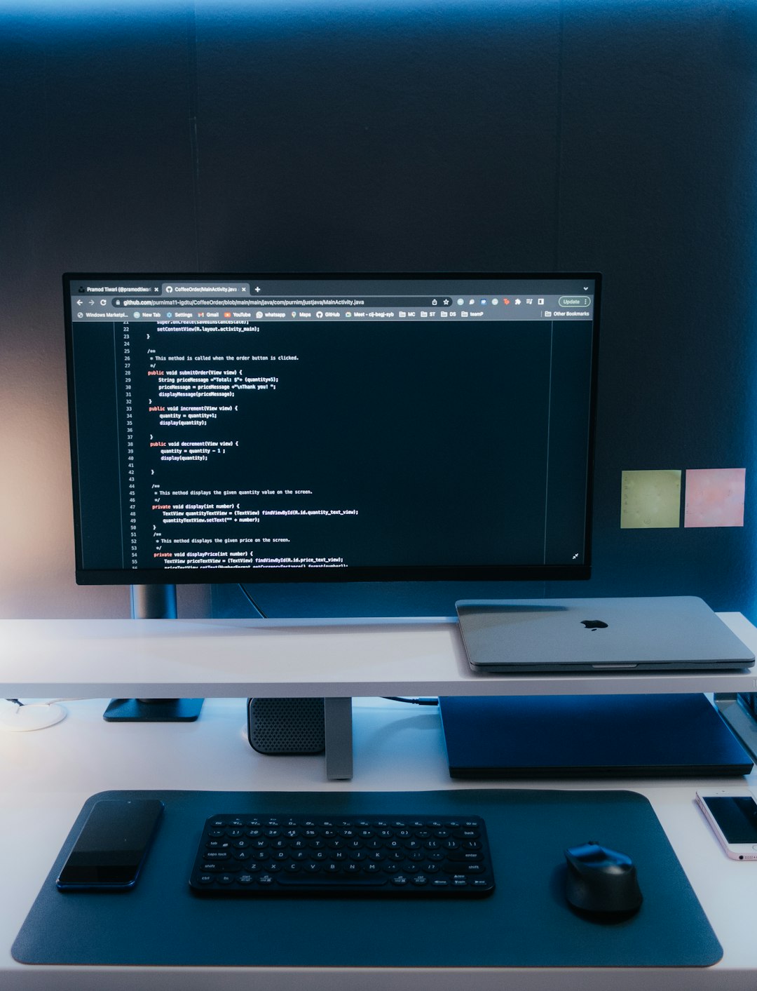 a-computer-monitor-and-keyboard-e79ysqyvgky